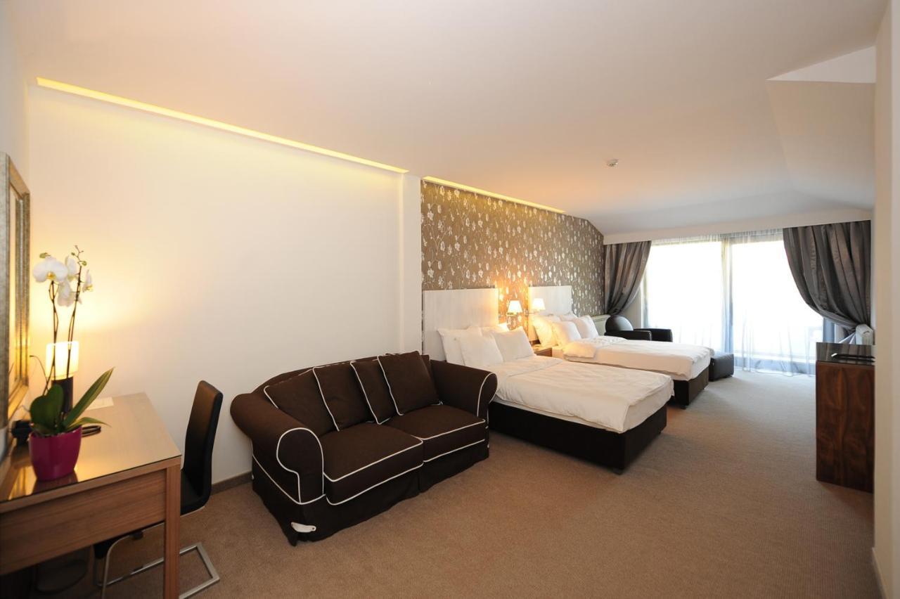 Hotel 1000 Ruza Belgrado Quarto foto